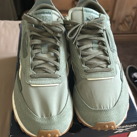 Reebok CL Legacy - Picture 2 of 6